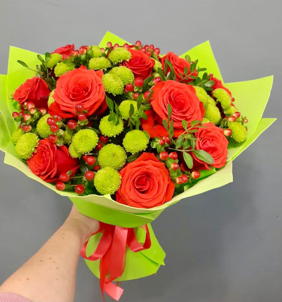 Букет цветов из: Хризантемы и Розы в Фосфоритный