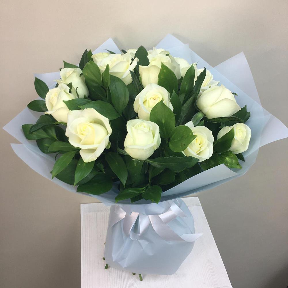 Букет 15 Белых роз Проуд в Фосфоритный