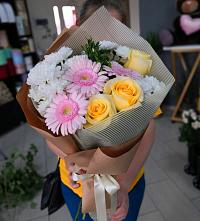 Букет цветов из:  Герберы, Розы и Хризантемы в Фосфоритный
