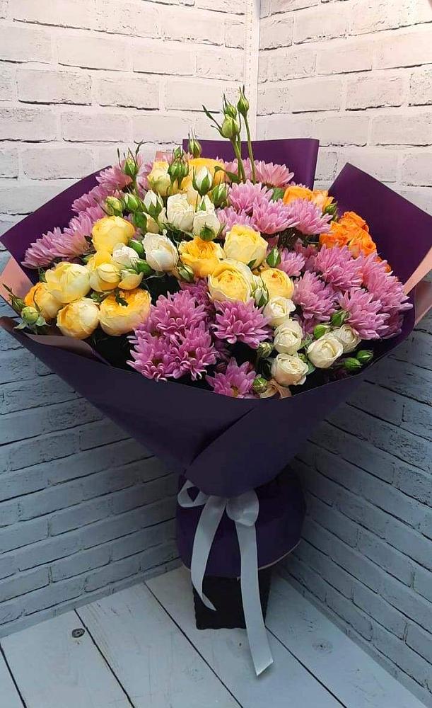 Букет цветов из: Хризантемы и Розы в Фосфоритный