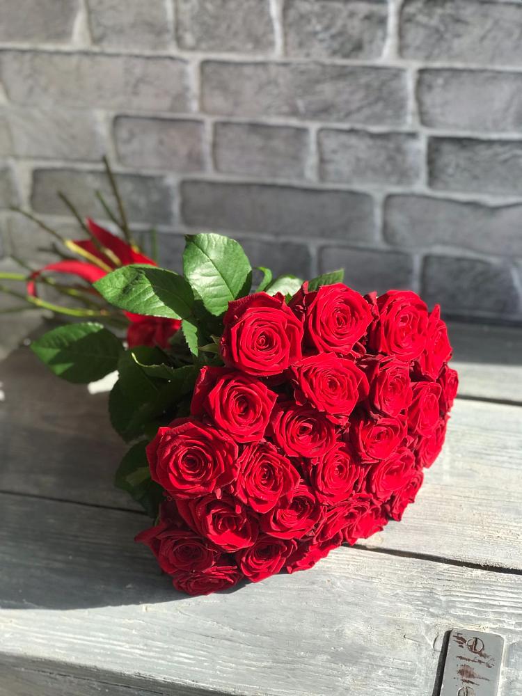 Букет Красные розы Фридом в Фосфоритный