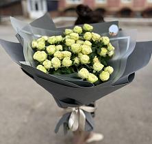 Букет Белые кустовые розы Солинеро в Фосфоритный