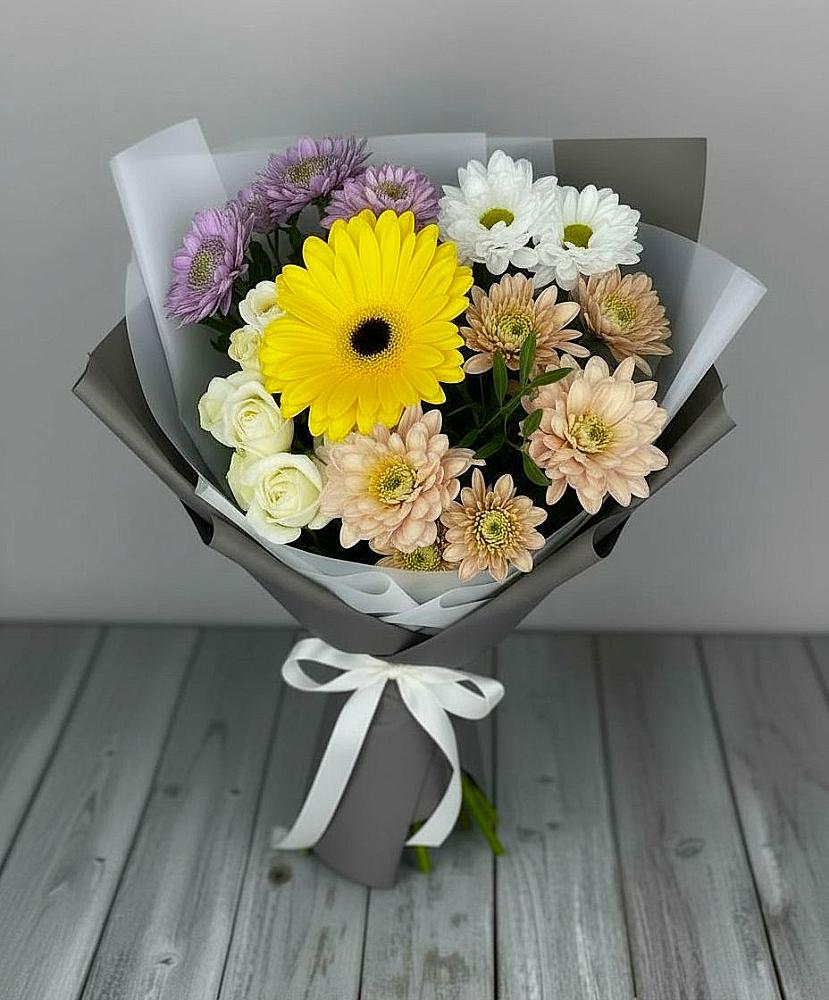 Букет цветов из: Розы, Герберы и Хризантемы в Фосфоритный