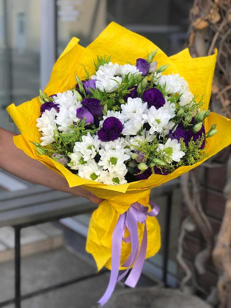 Букет цветов из: Ирисы, Хризантемы и Ромашки в Фосфоритный