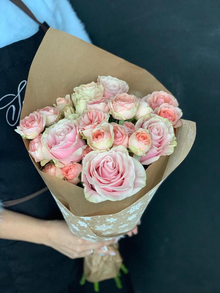 Букет цветов из: Хризантемы и Розы в Фосфоритный