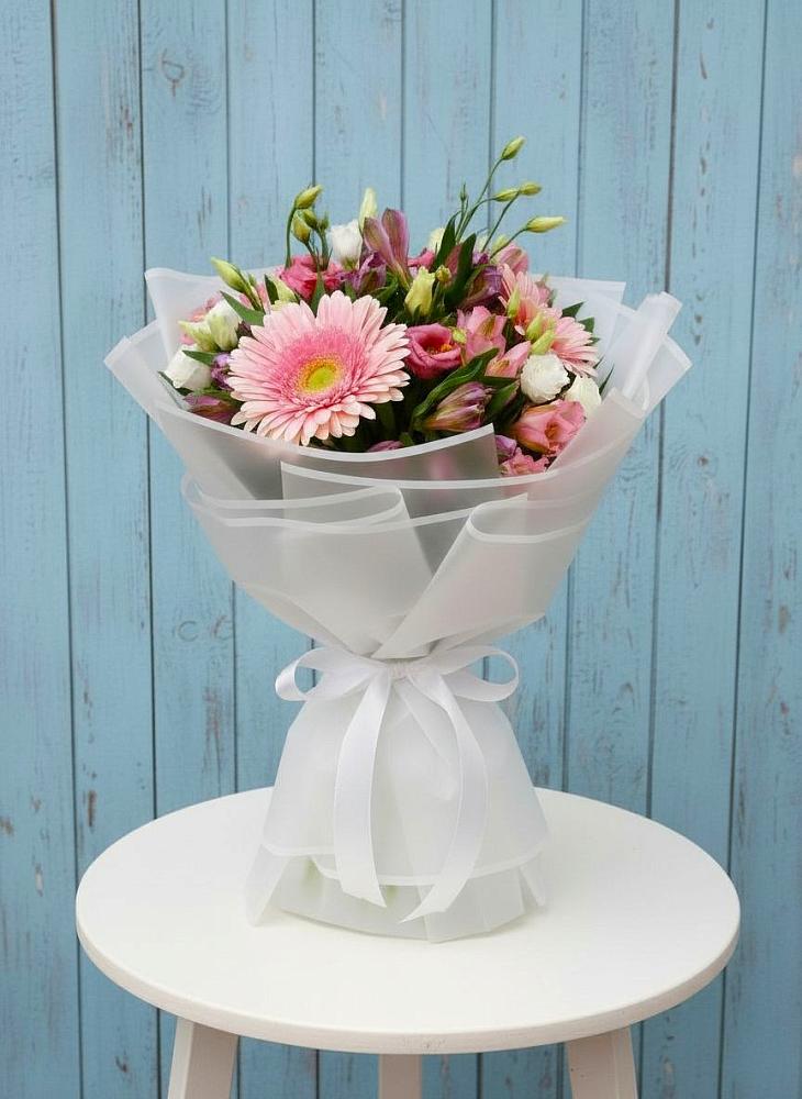 Букет цветов из: Герберы, Альстромерии и Лизиантусы в Фосфоритный