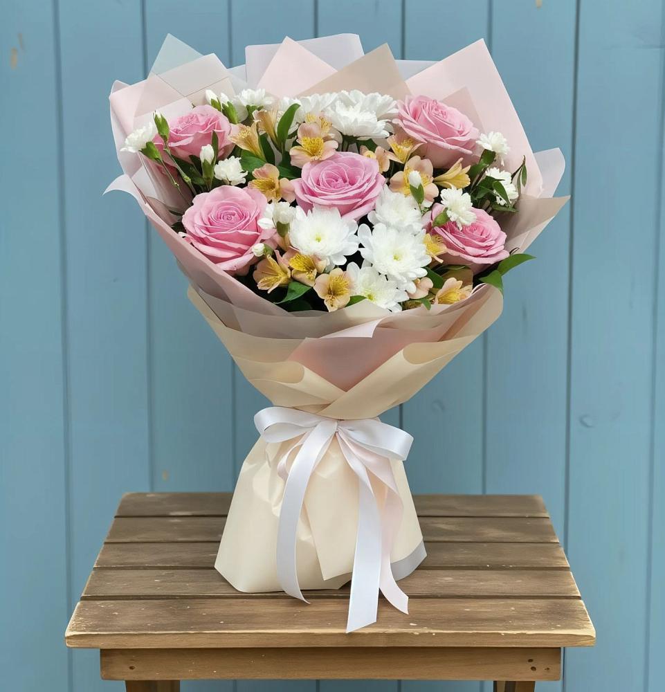 Букет цветов из: Гвоздики, Орхидеи и Розы в Фосфоритный