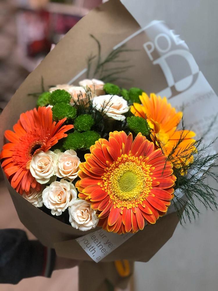 Букет цветов из: Герберы, Хризантемы и Розы в Фосфоритный