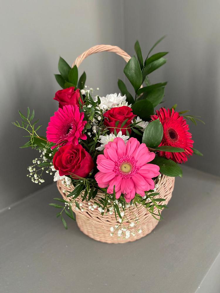 Цветочная композиция из Розы, Хризантемы и Герберы в корзине в Фосфоритный