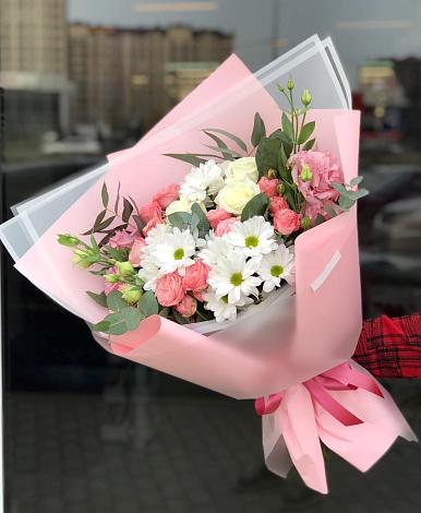 Букет цветов из: Розы, Лизиантусы и Хризантемы в Фосфоритный