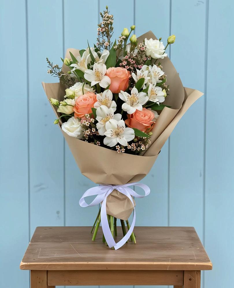 Букет цветов из: Альстромерии, Лизиантусы, Розы и Хризантемы в Фосфоритный