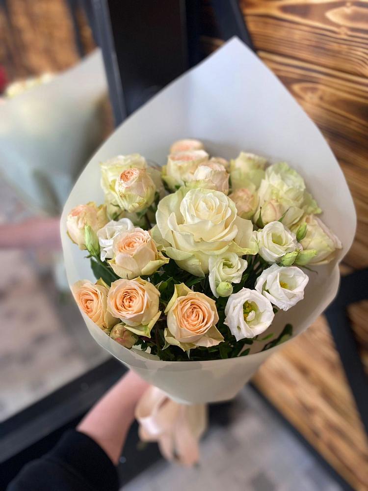 Букет цветов из: Розы и Лизиантусы в Фосфоритный